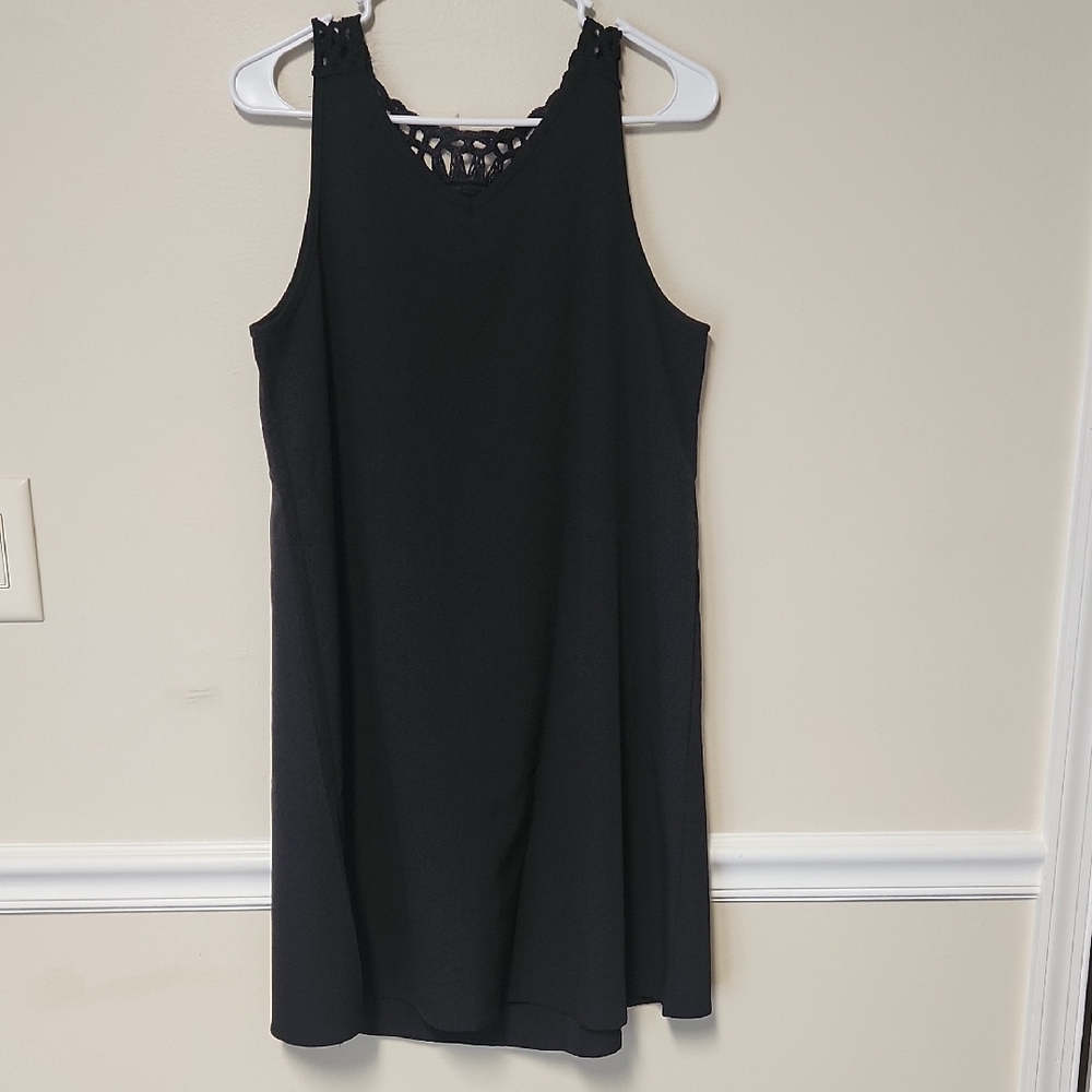 Elegant Black Sleeveless Dress
